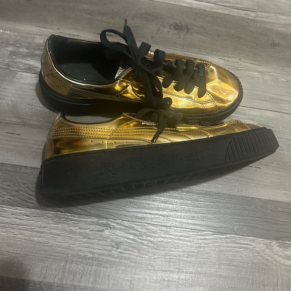 Gold Puma sneaker - Picture 2 of 2